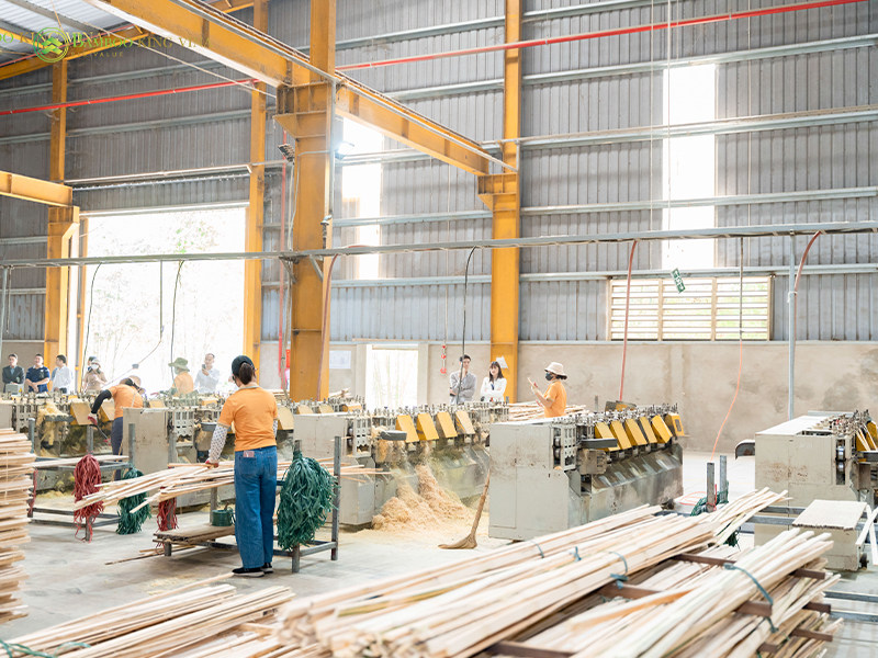 Ván Gỗ Tre: Nguyên Liệu Sản Xuất Đồ Nội Thất 11 Nhà máy sản xuất ván gỗ tre Bamboo King Vina